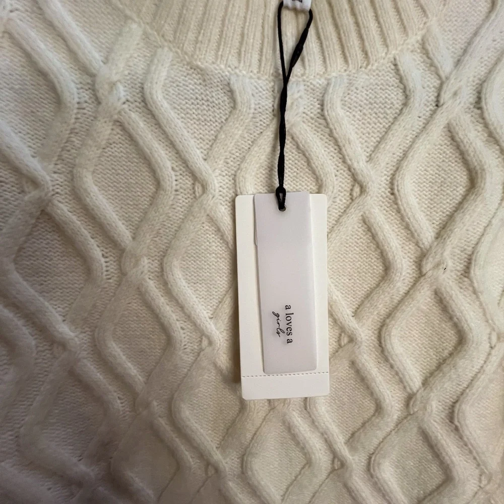 Kids Cream Sweater with Diamond Pattern XL a‎ loves a